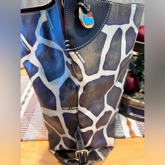 XXL Authentic Dooney & Bourke Shoulder Bag - SOLD - Picture 14 of 14